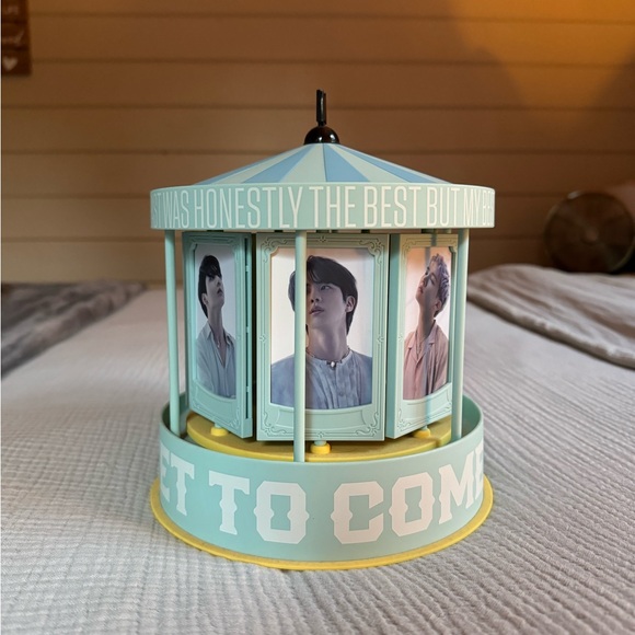 BTS Merch Merry Go Round - Picture 1 of 2
